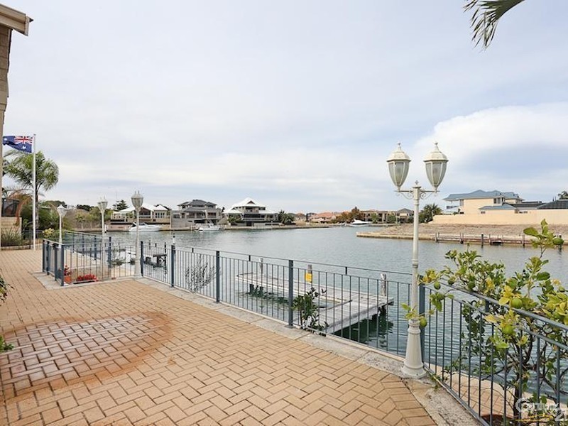 29 Eunamara Retreat, Halls Head WA 6210