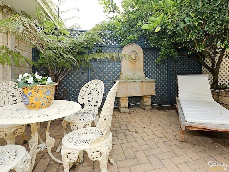 29 Eunamara Retreat, Halls Head WA 6210