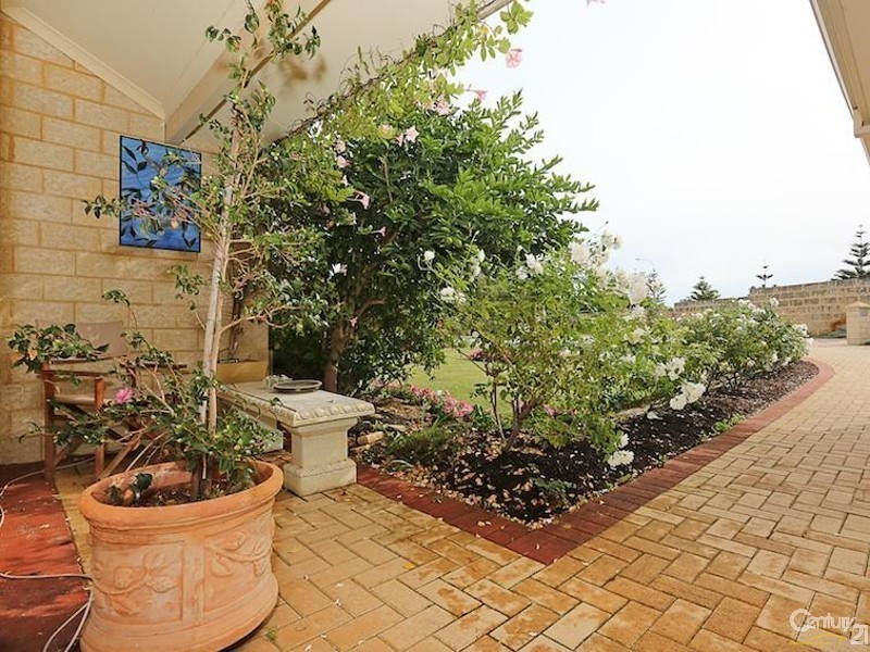 29 Eunamara Retreat, Halls Head WA 6210