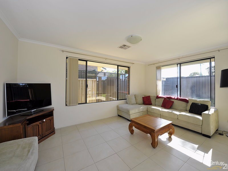 33 Maria Street, Dudley Park WA 6210