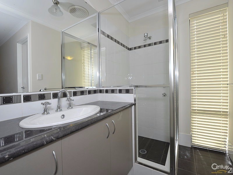 33 Maria Street, Dudley Park WA 6210