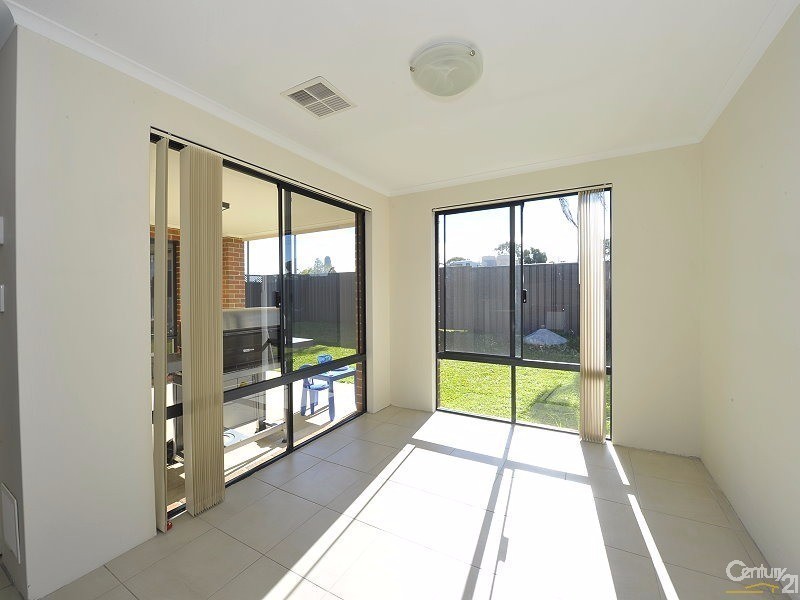 33 Maria Street, Dudley Park WA 6210