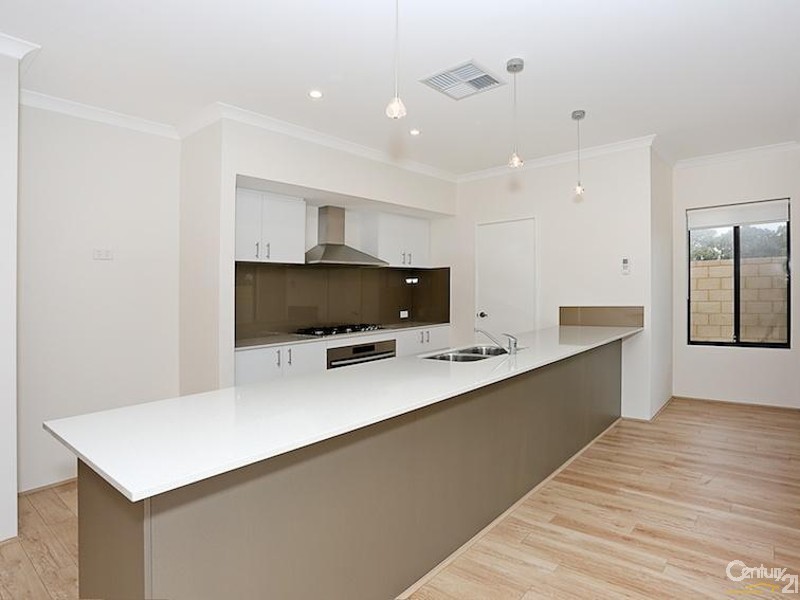 33 Solandri Turn, Halls Head WA 6210