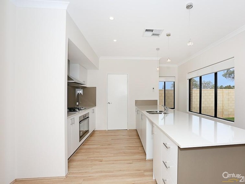 33 Solandri Turn, Halls Head WA 6210