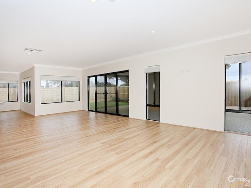 33 Solandri Turn, Halls Head WA 6210