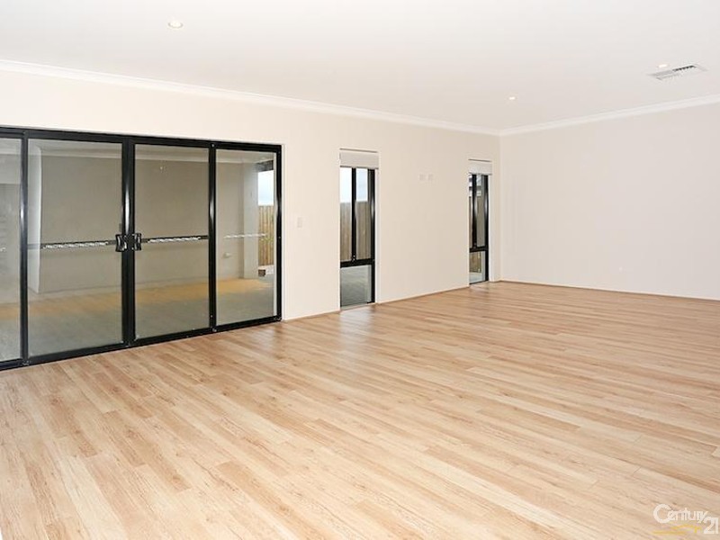 33 Solandri Turn, Halls Head WA 6210