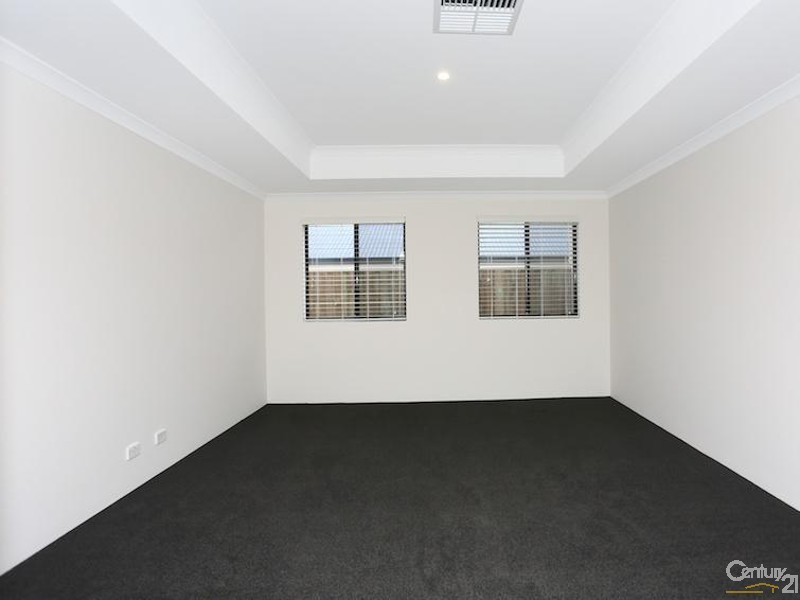 33 Solandri Turn, Halls Head WA 6210