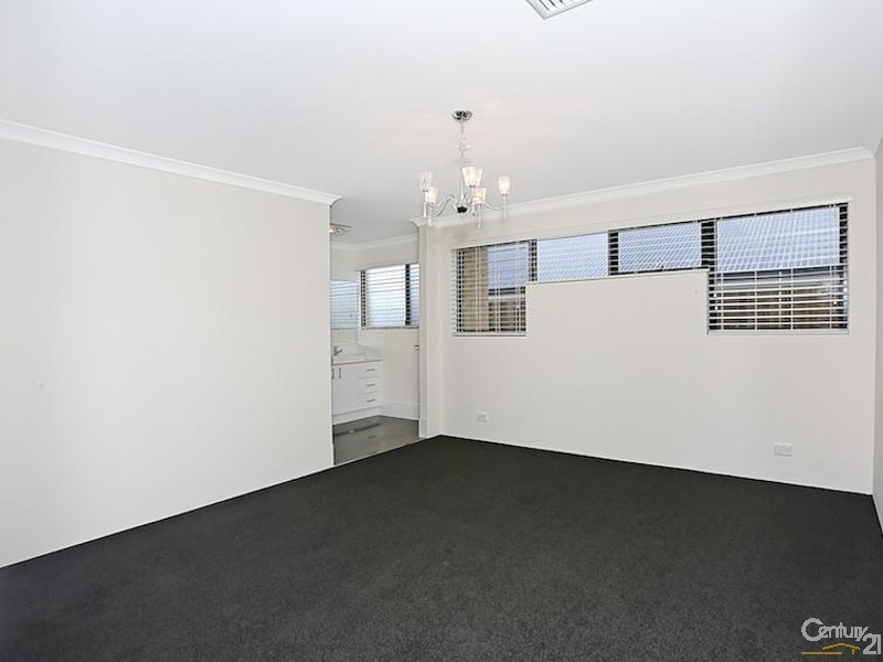 33 Solandri Turn, Halls Head WA 6210
