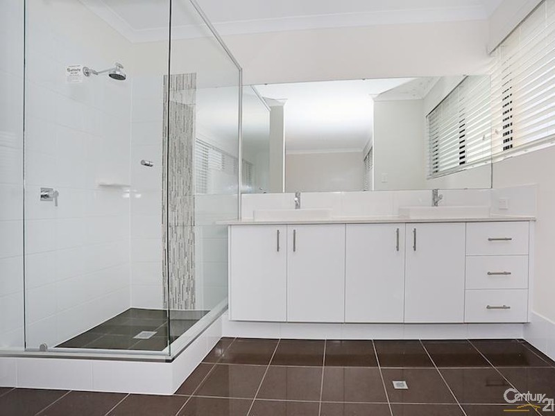 33 Solandri Turn, Halls Head WA 6210