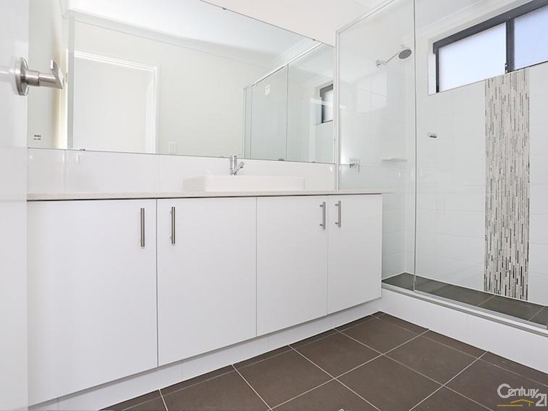 33 Solandri Turn, Halls Head WA 6210