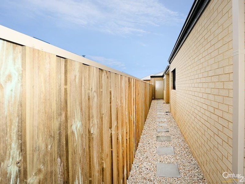 33 Solandri Turn, Halls Head WA 6210