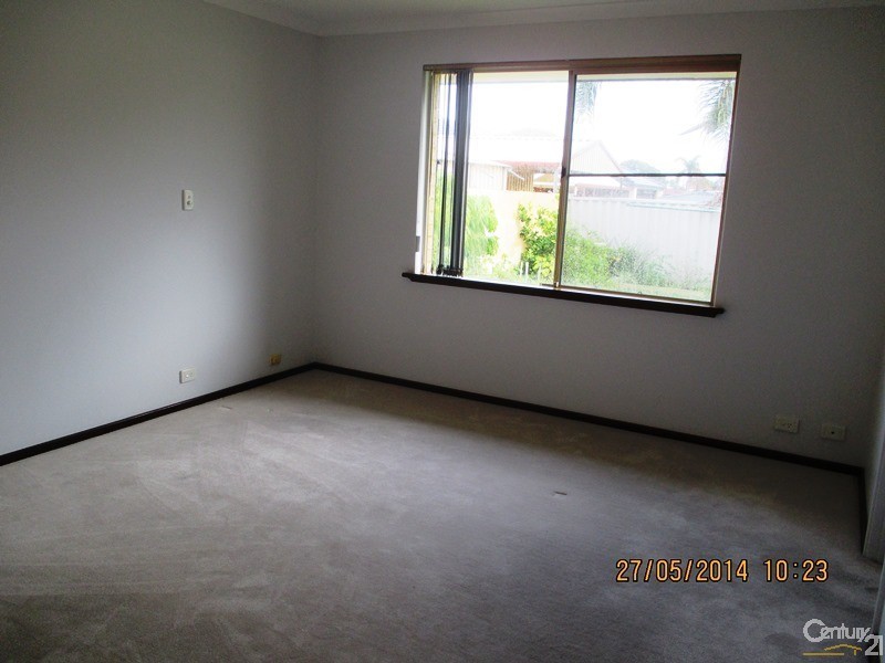 12 Oakmont Avenue, Meadow Springs WA 6210