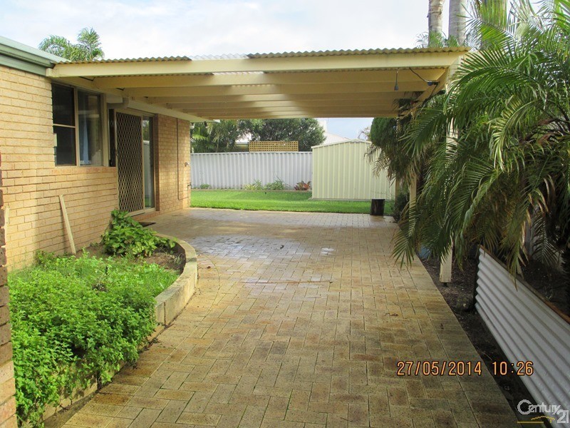 12 Oakmont Avenue, Meadow Springs WA 6210