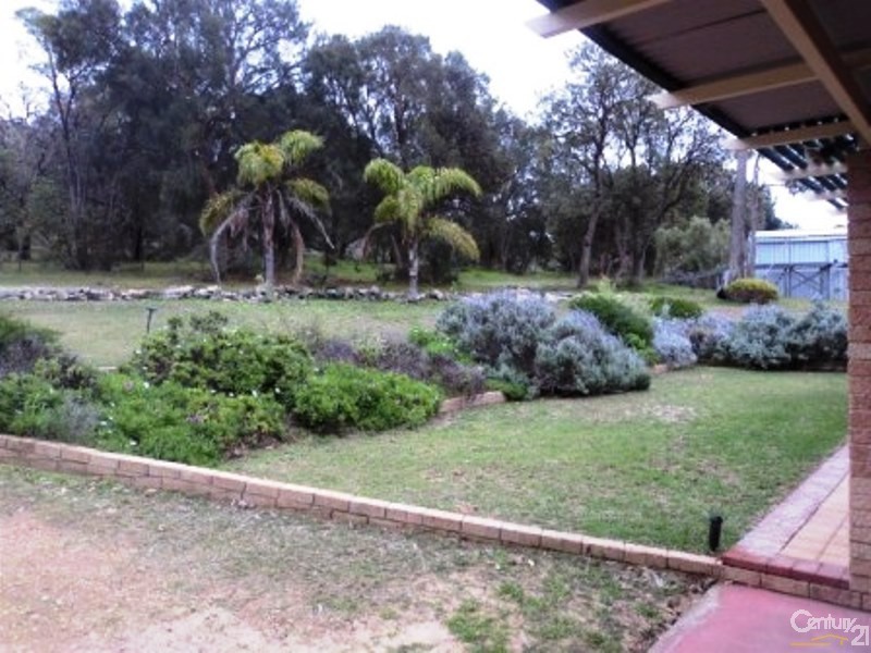 10 Yalgorup Drive, Bouvard WA 6211