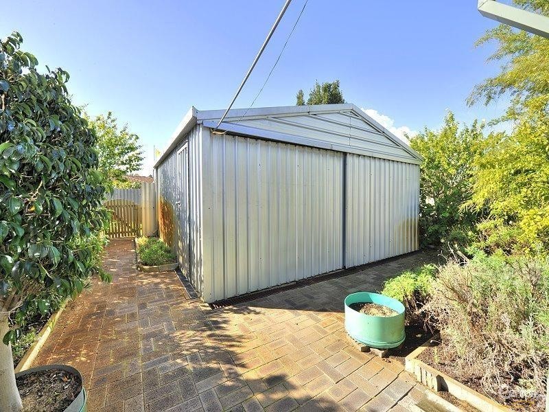 11 Denham Street, Dudley Park WA 6210