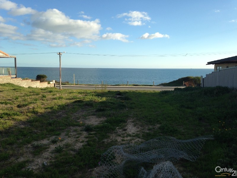 104 Warnbro Beach Road, Waikiki WA 6169