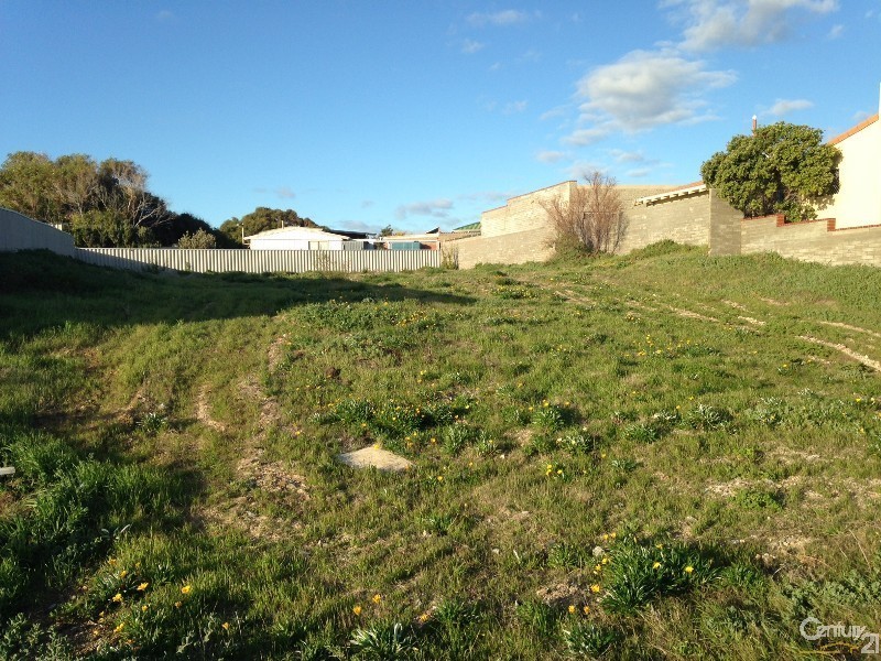 104 Warnbro Beach Road, Waikiki WA 6169