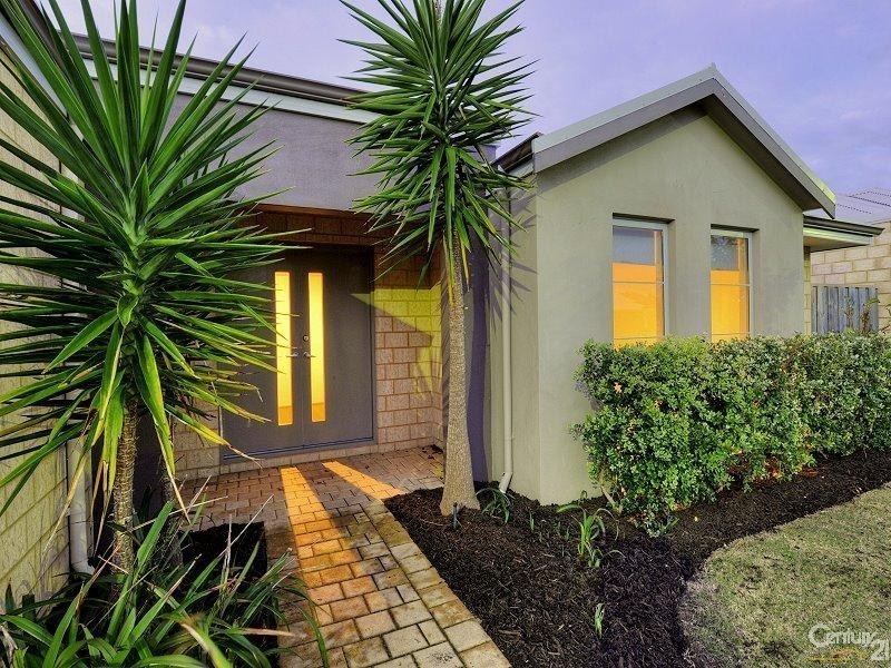 33 Marsdenia Road, Halls Head WA 6210