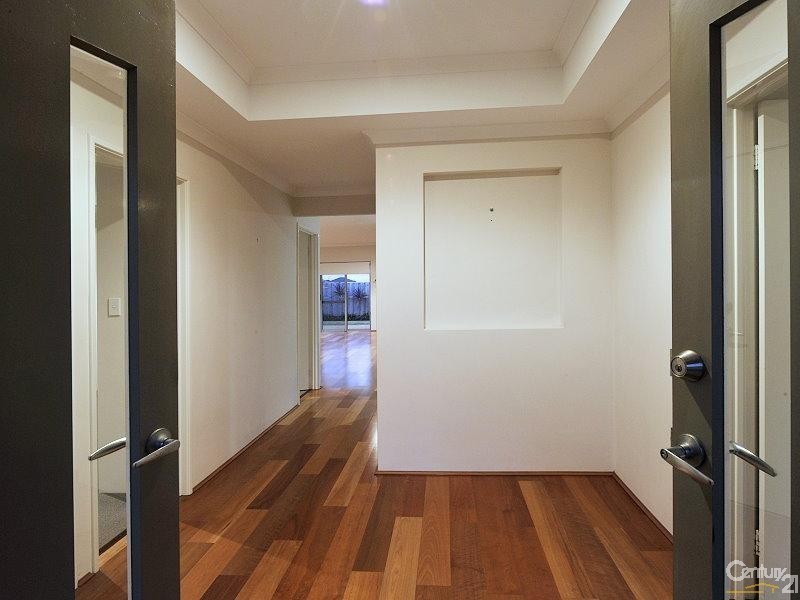 33 Marsdenia Road, Halls Head WA 6210