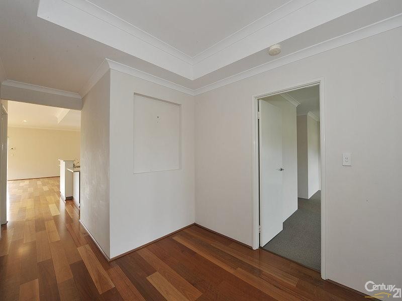 33 Marsdenia Road, Halls Head WA 6210