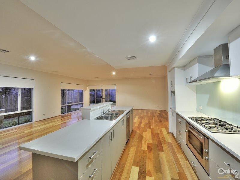 33 Marsdenia Road, Halls Head WA 6210