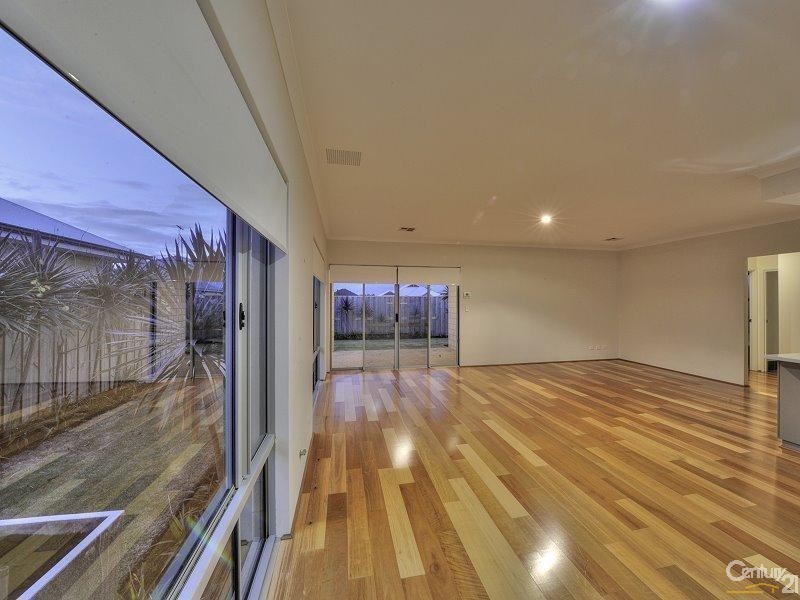 33 Marsdenia Road, Halls Head WA 6210