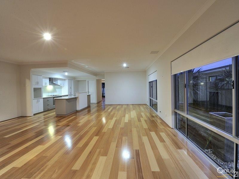 33 Marsdenia Road, Halls Head WA 6210