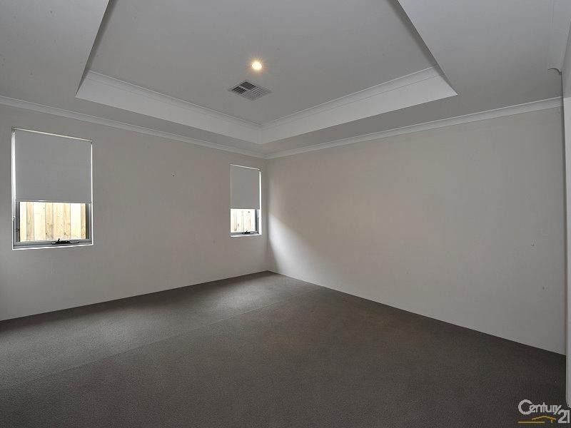 33 Marsdenia Road, Halls Head WA 6210