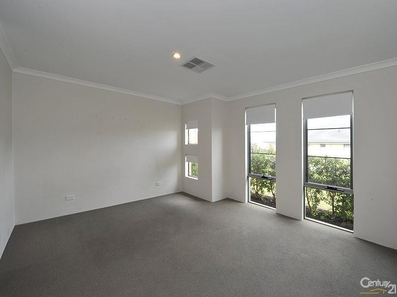 33 Marsdenia Road, Halls Head WA 6210