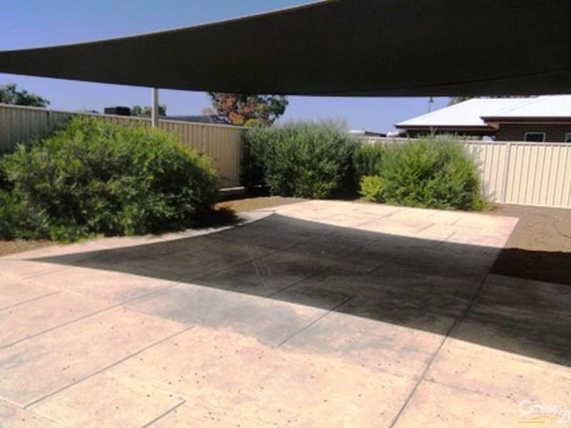 3 Adela Bend, Lakelands WA 6180