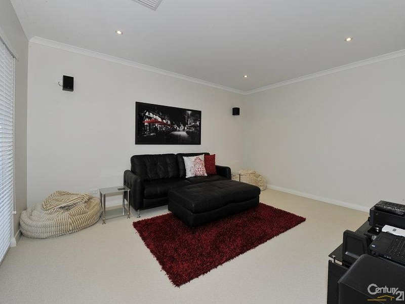 9 Coquette Pass, Dudley Park WA 6210