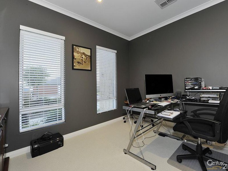 9 Coquette Pass, Dudley Park WA 6210