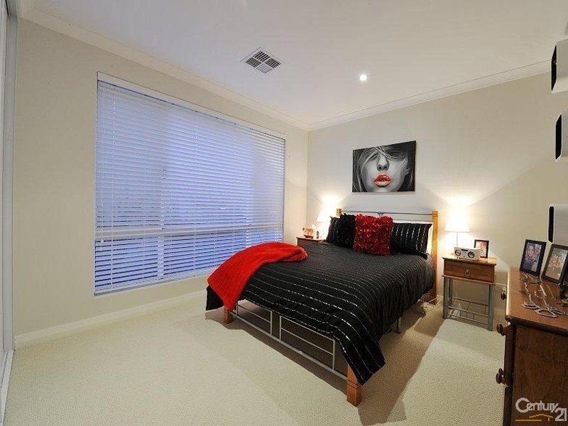 9 Coquette Pass, Dudley Park WA 6210