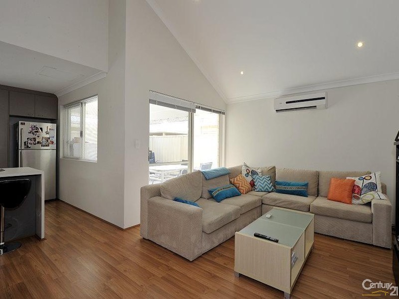 72 Leisure Way, Halls Head WA 6210