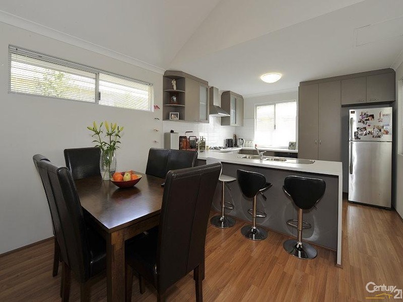 72 Leisure Way, Halls Head WA 6210