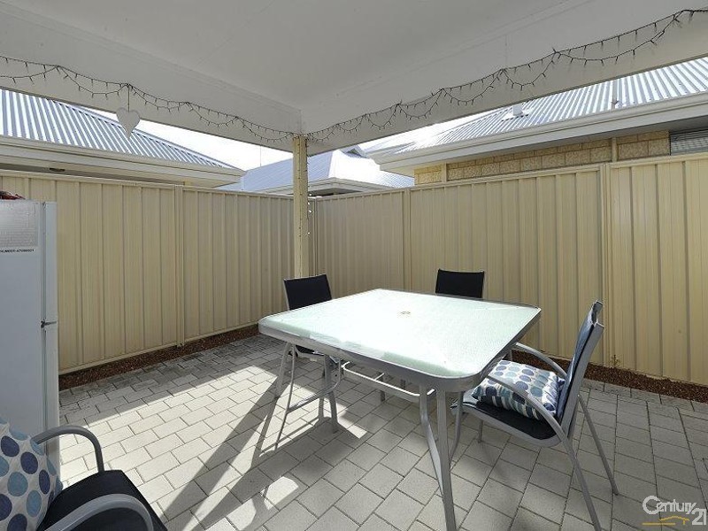 72 Leisure Way, Halls Head WA 6210