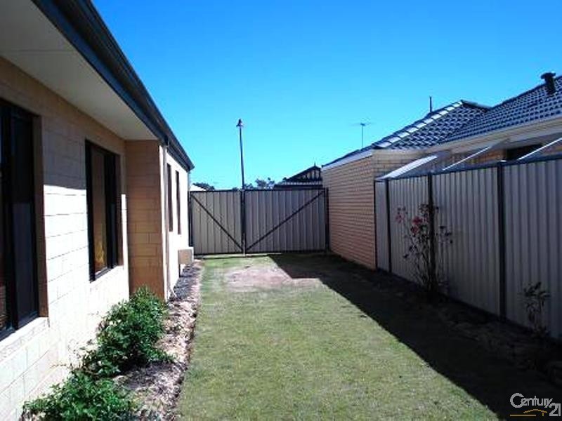 8 Philmont Way, Meadow Springs WA 6210