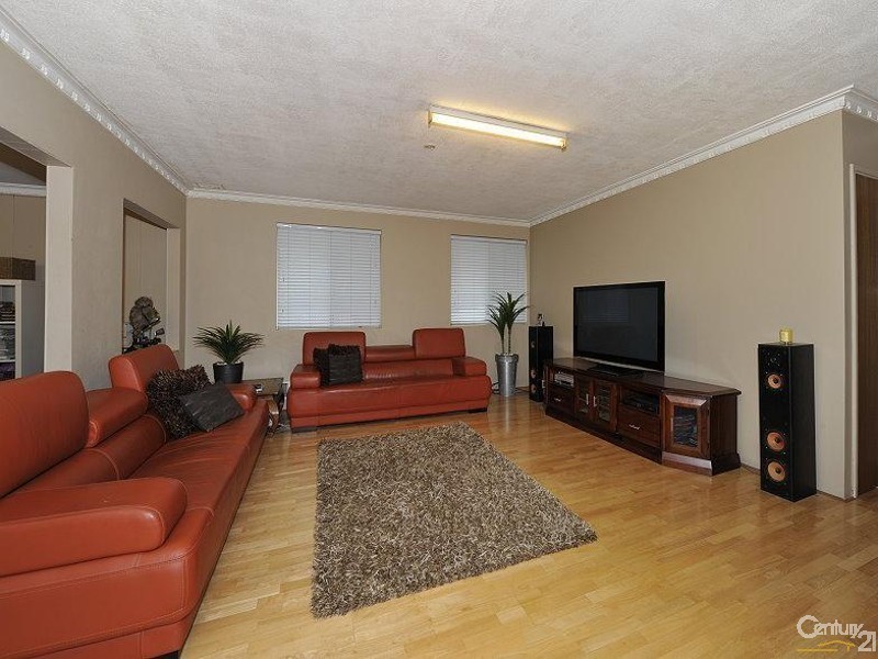 24 Leighton Road East, Halls Head WA 6210