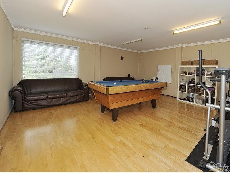 24 Leighton Road East, Halls Head WA 6210