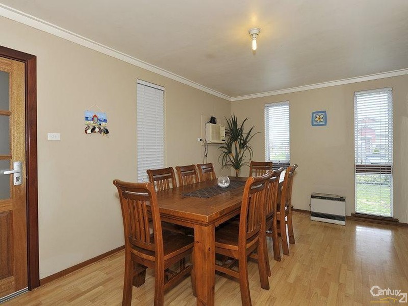 24 Leighton Road East, Halls Head WA 6210