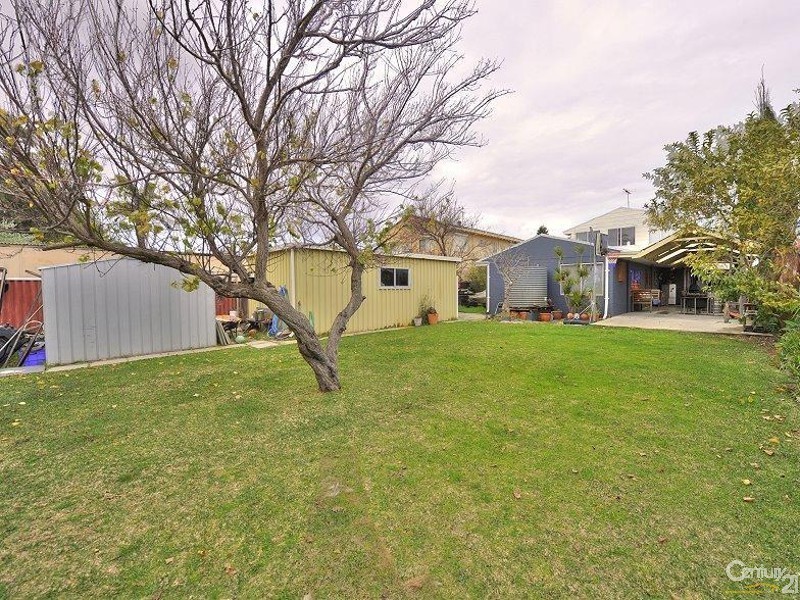 24 Leighton Road East, Halls Head WA 6210