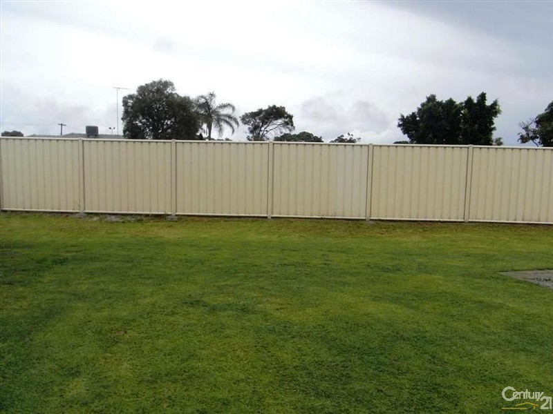 8 Maria Street, Dudley Park WA 6210