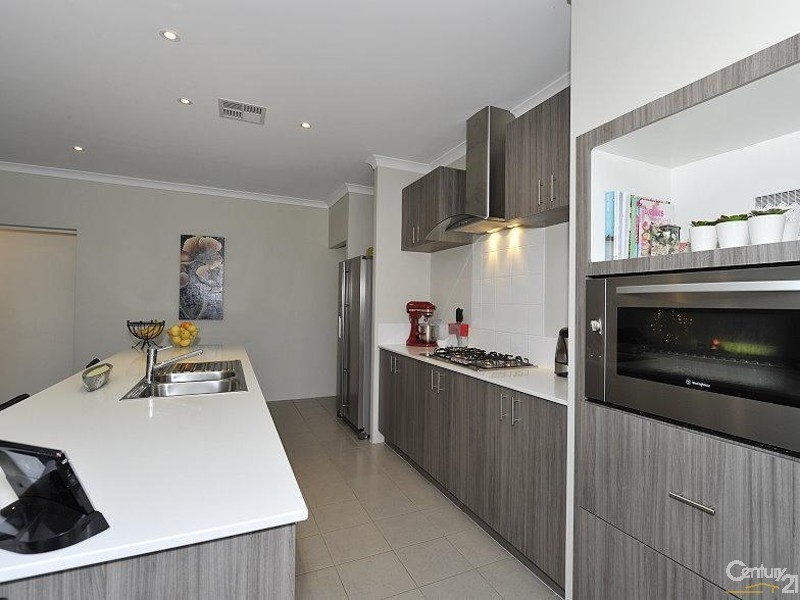 17 Catalina Drive, Lakelands WA 6180