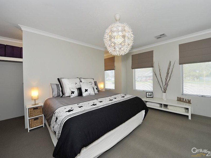 17 Catalina Drive, Lakelands WA 6180