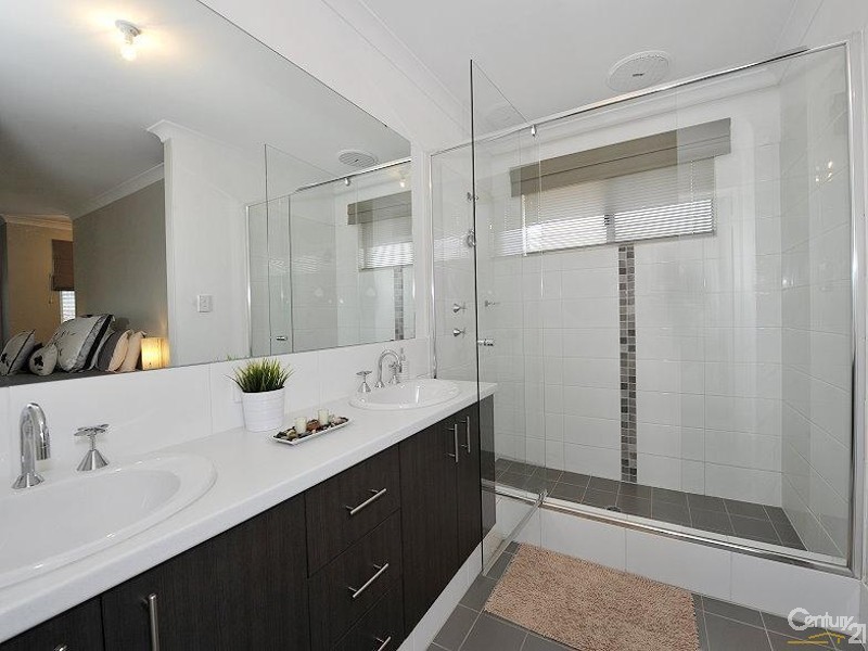 17 Catalina Drive, Lakelands WA 6180