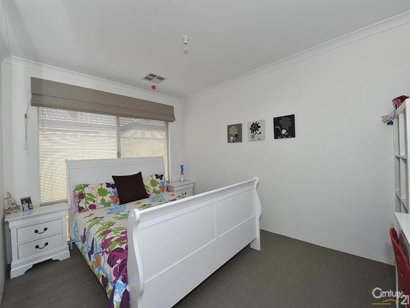 17 Catalina Drive, Lakelands WA 6180