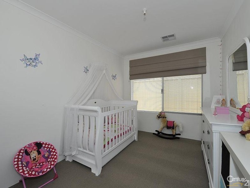 17 Catalina Drive, Lakelands WA 6180