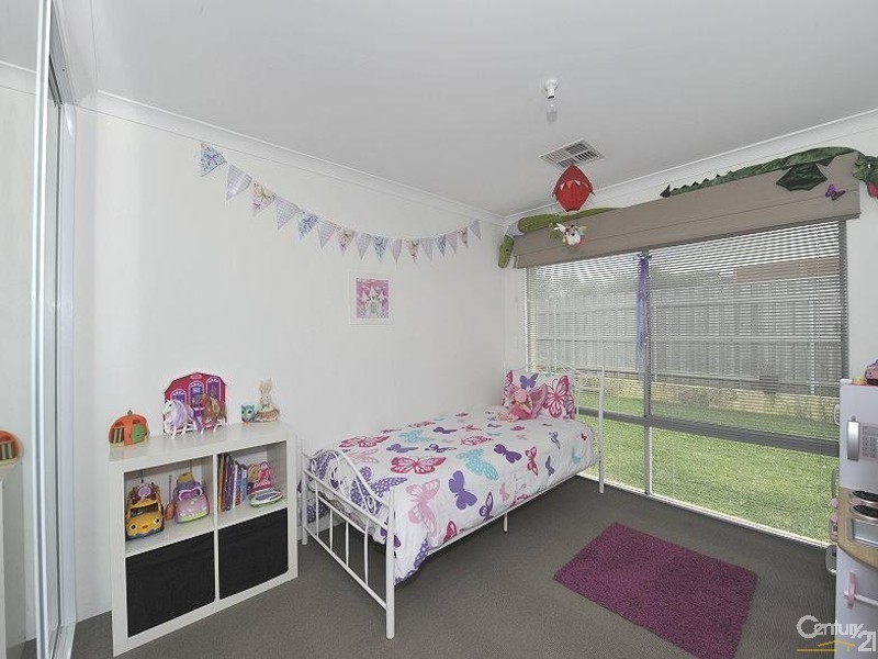 17 Catalina Drive, Lakelands WA 6180