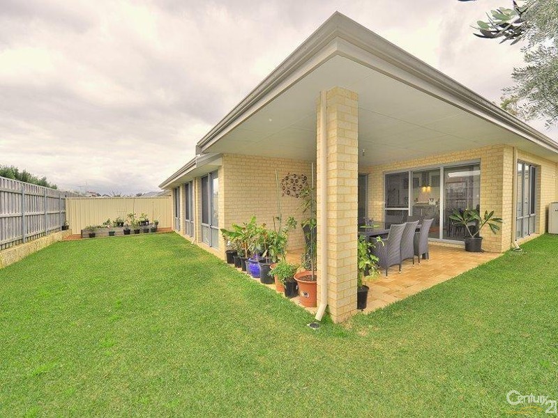 17 Catalina Drive, Lakelands WA 6180