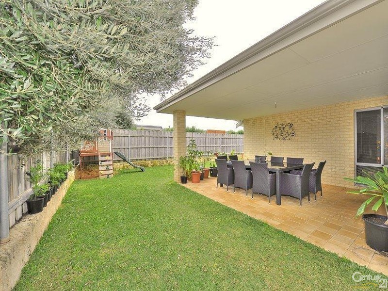 17 Catalina Drive, Lakelands WA 6180